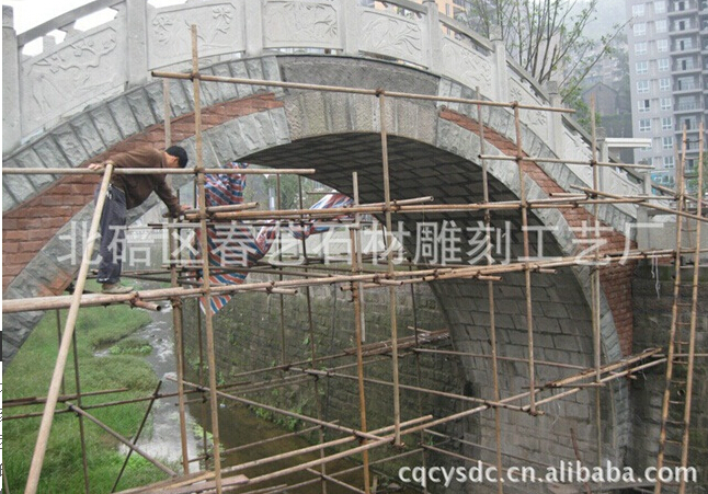 戶(hù)外防護(hù)欄桿保障人們的