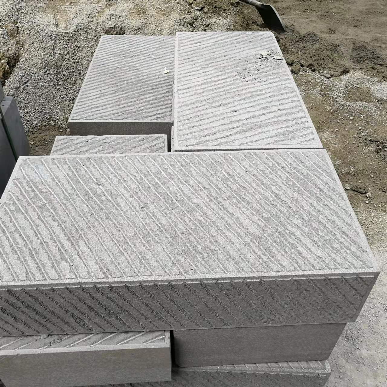 青石路沿石采用怎樣的施工方法？